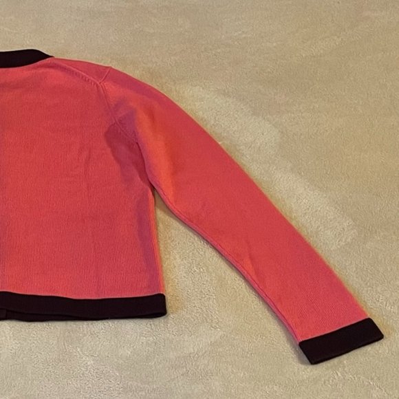 ❌SOLD❌ CHANEL 100% Cashmere Two-Tone CC Button Cardigan (fits S/M) - Picture 6 of 15